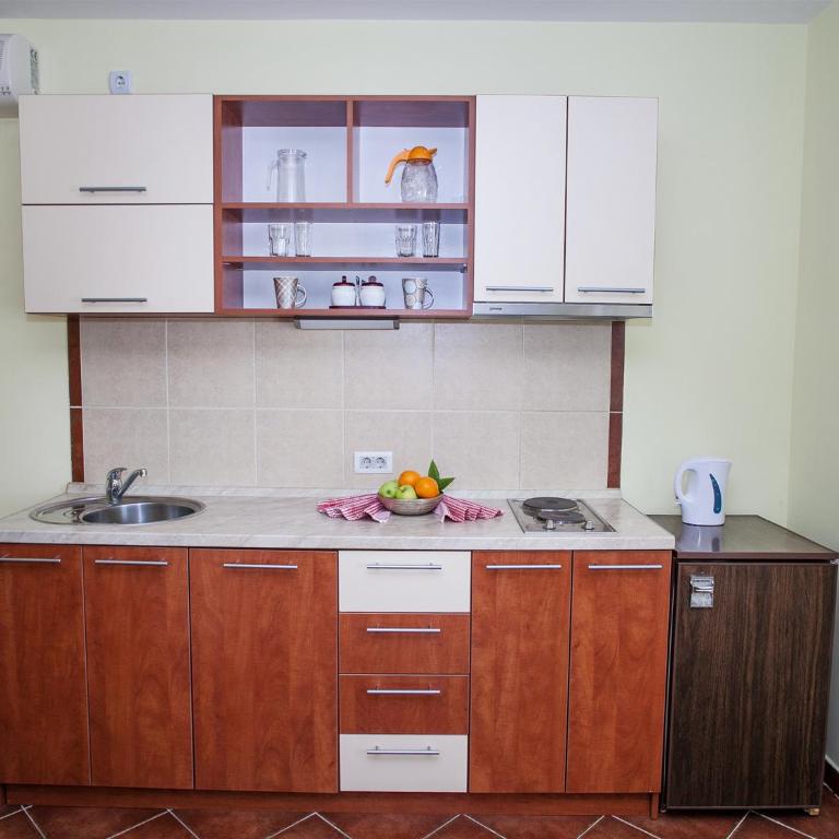 Daria Apartments - One-Bedroom Apartment with Private Garden - 11