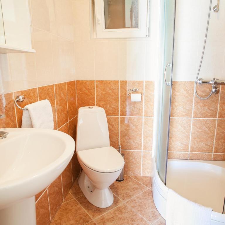 Daria Apartments - One-Bedroom Apartment with Private Garden - 15