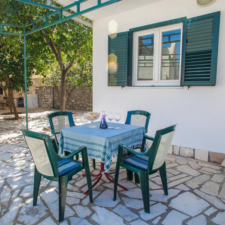 Daria Apartments - One-Bedroom Apartment with Private Garden - 6