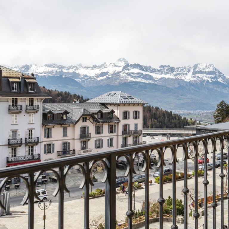Conseil B - Chic 2BR City Center Apartment - Free Parking & Mountain View - By Cozee Rentals - Apartment mit 2 Schlafzimmern - 2