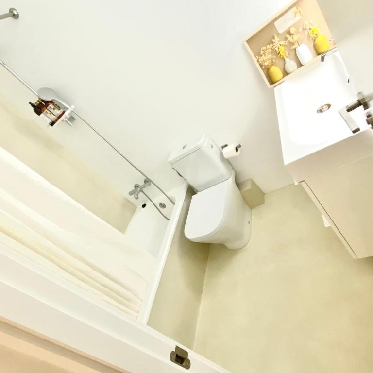 Barcelona Chic Apartments- Free Parking - 10 min BCN center by metro - Two-Bedroom Apartment - 12