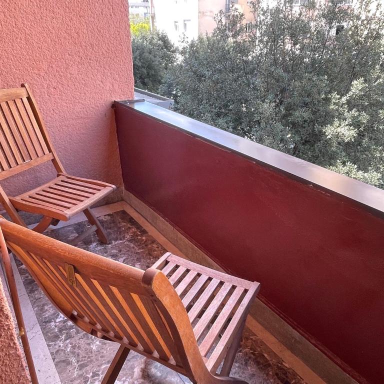 Heart of the City Stunning city View,Balcony Free Wi-Fi - Apartment with Balcony - 9