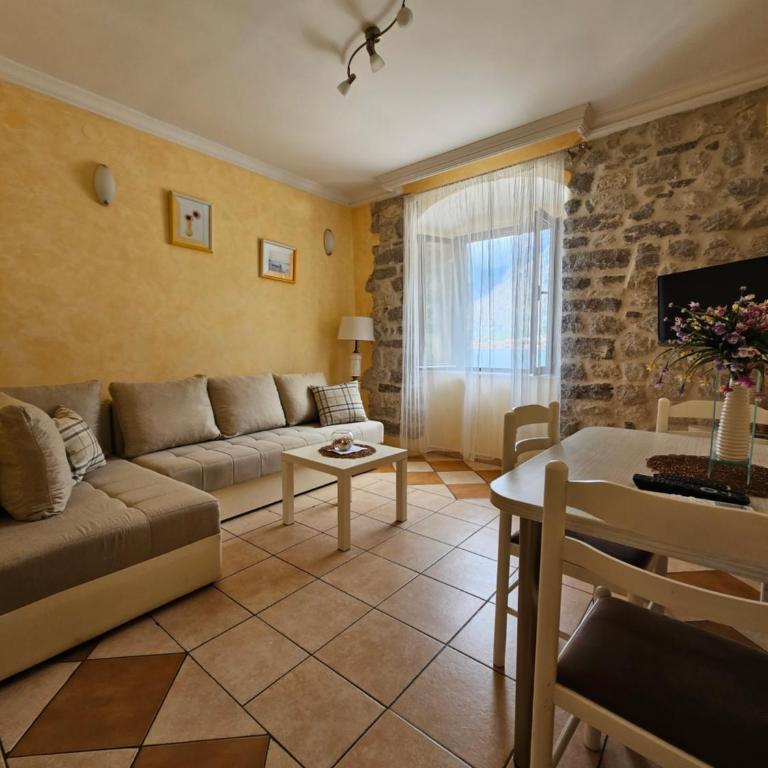 Lanterna Apartments - One-Bedroom Apartment - 3