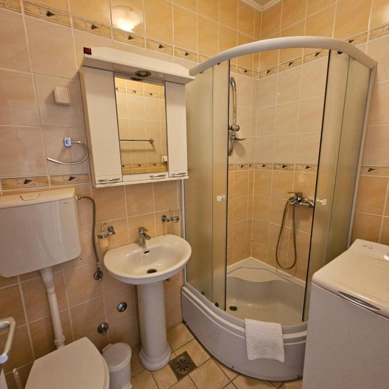 Lanterna Apartments - One-Bedroom Apartment - 8