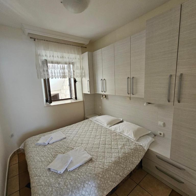 Lanterna Apartments - One-Bedroom Apartment - 6