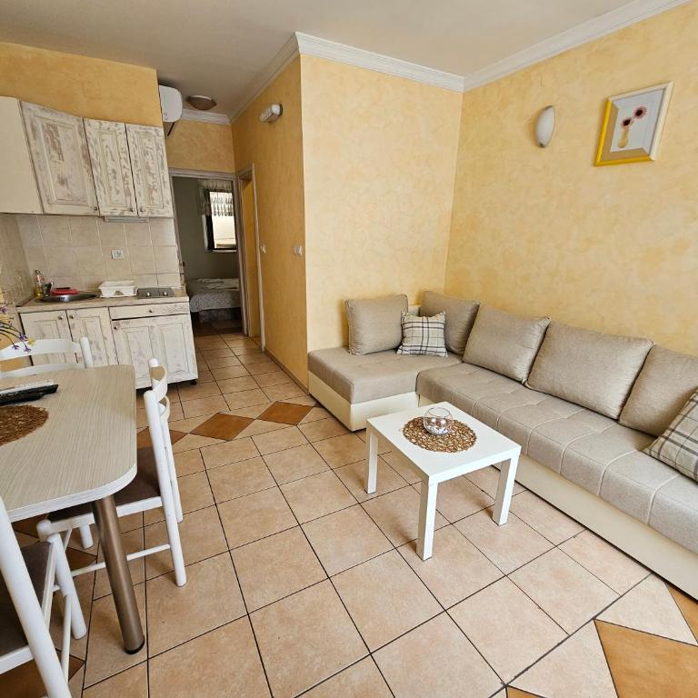 Lanterna Apartments - One-Bedroom Apartment - 4