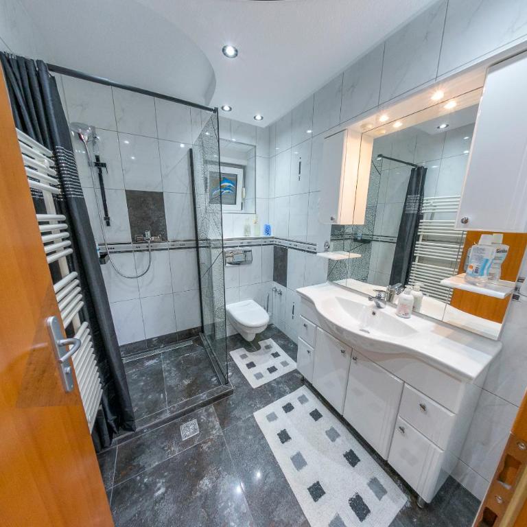 Holiday Home Villa Sara - Three-Bedroom Villa - 55