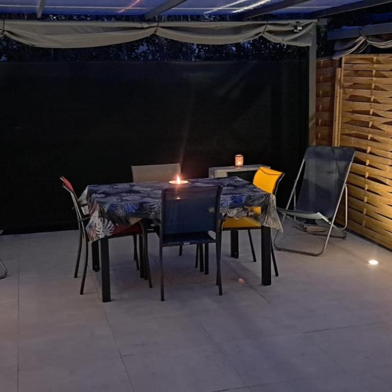 Le Cap d'Agde, Beija Flor, très proche village naturiste, 2 mn à pied, un coin de détente dans la pinède, WIFI GRATUIT - Monolocale con Terrazza - 5