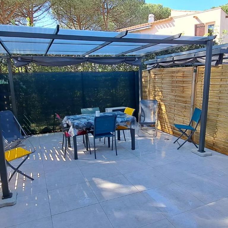 Le Cap d'Agde, Beija Flor, très proche village naturiste, 2 mn à pied, un coin de détente dans la pinède, WIFI GRATUIT - Monolocale con Terrazza - 7