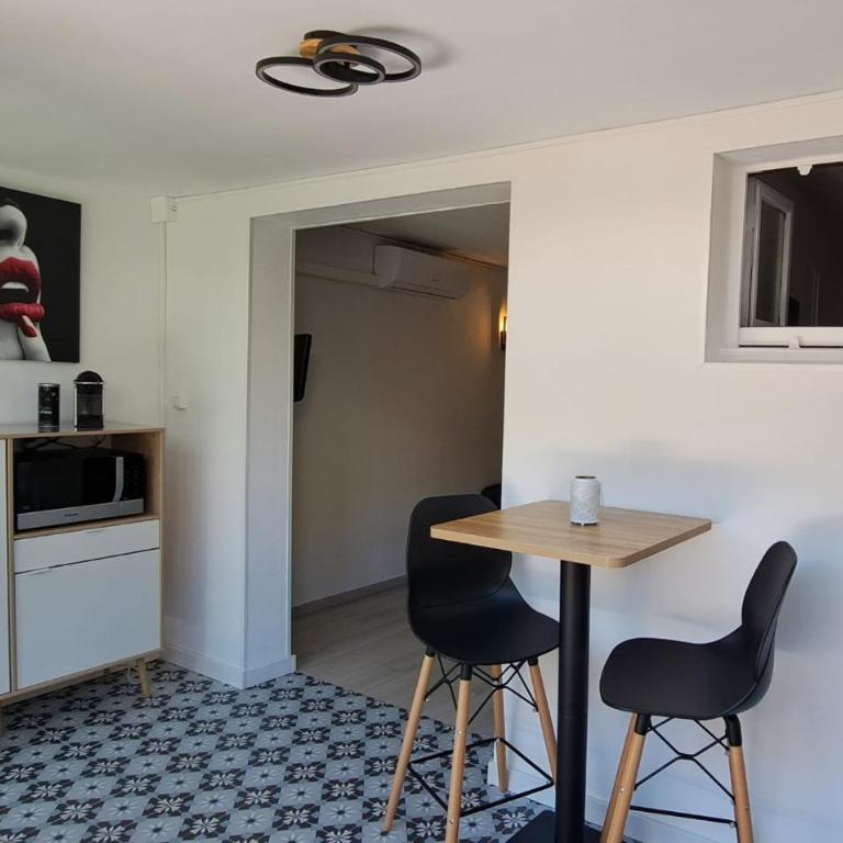 Le Cap d'Agde, Beija Flor, très proche village naturiste, 2 mn à pied, un coin de détente dans la pinède, WIFI GRATUIT - Monolocale con Terrazza - 11