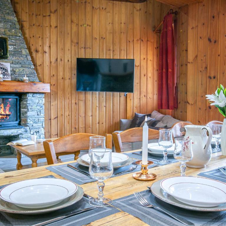 Duplex montagnard rustique avec cheminée, au vieux village de Val-d'Isère, au pied des pistes - FR-1-694-71 - Appartement - 12