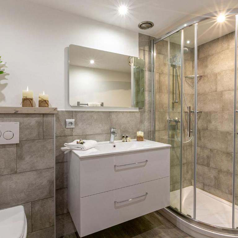 Duplex montagnard rustique avec cheminée, au vieux village de Val-d'Isère, au pied des pistes - FR-1-694-71 - Appartement - 13