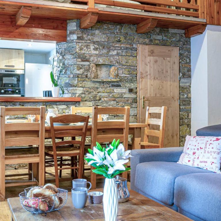 Charmant Appartement Montagnard au Coeur du Vieux Village, aux Pieds des Pistes de Val-d'Isère - FR-1-694-77 - Apartment - 14