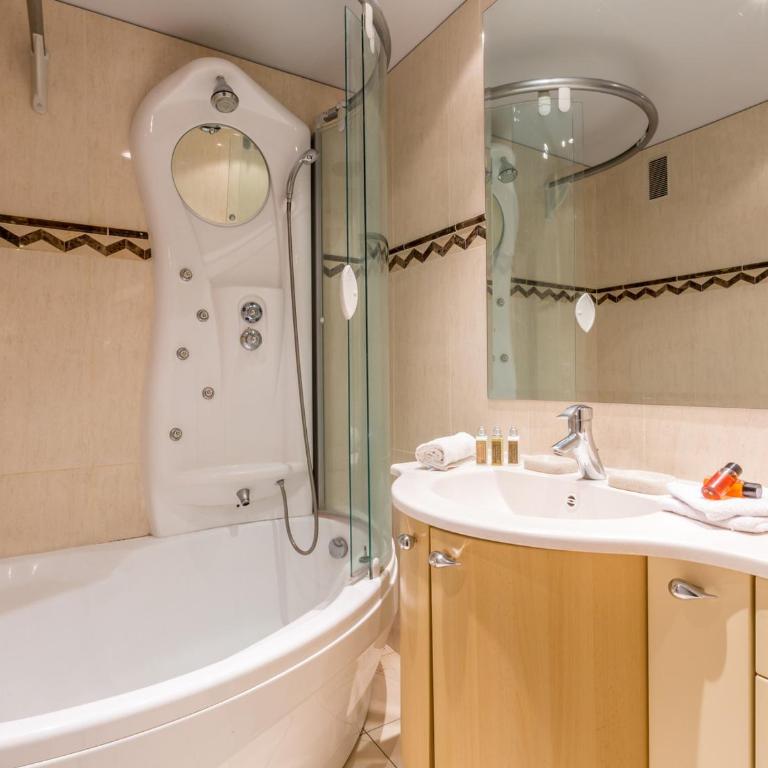 Appartement intime et confortable avec balcon sud à Val-d'Isère - FR-1-694-115 - Apartment - 10