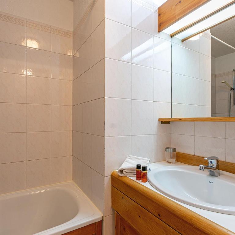 Appartement cosy avec wifi et parking, ski aux pieds - Apartment mit 1 Schlafzimmer - 10
