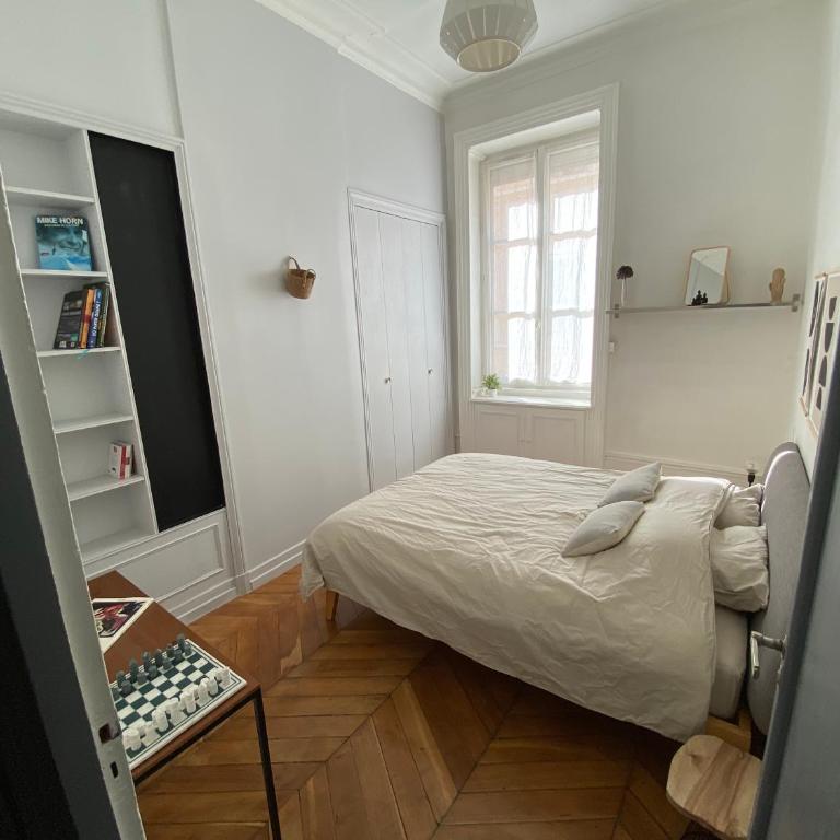 Beautiful 3BR Apt in Lyon Center - Three-Bedroom Apartment - 5