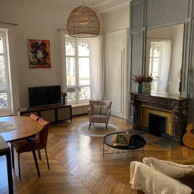 Beautiful 3BR Apt in Lyon Center - Three-Bedroom Apartment - 1