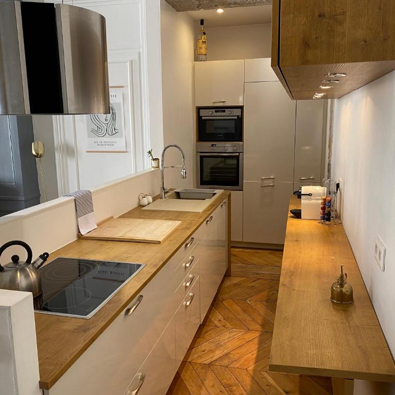 Beautiful 3BR Apt in Lyon Center - Three-Bedroom Apartment - 3