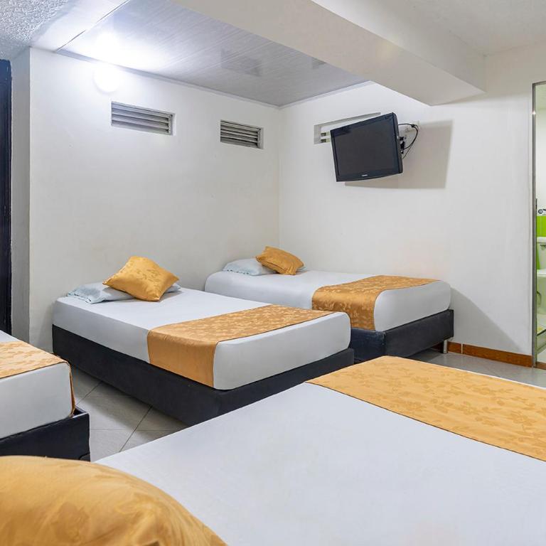 Hotel Barcelona Estadio - Habitación Cuádruple Estándar - 2