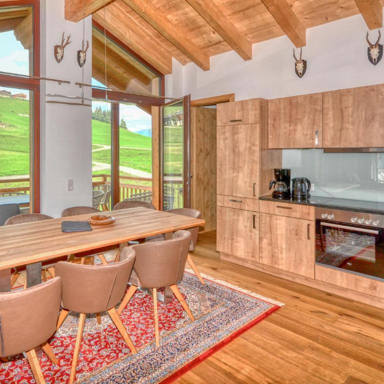 Ski-in Ski-out Chalet Maiskogel 13B - by Alpen Apartments - Ferienhaus - 13