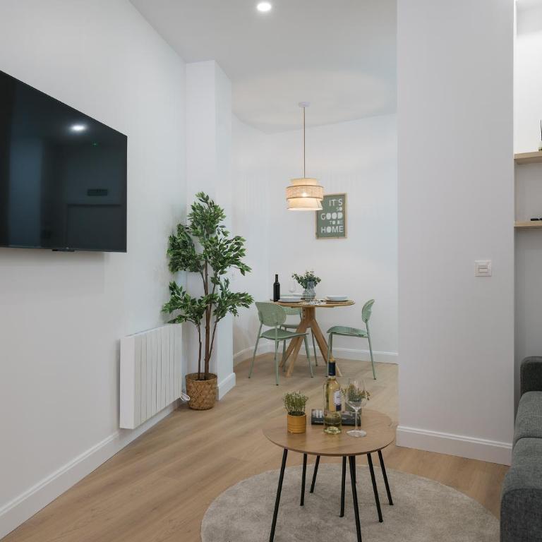 KAIXO BILBAO APARTMENTS - King Studio with Sofa Bed - 3