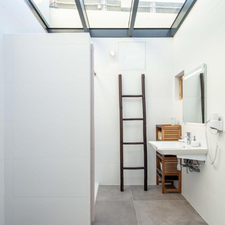 Ted Surf House - Chambre Triple Basique avec Salle de Bains Commune - 2