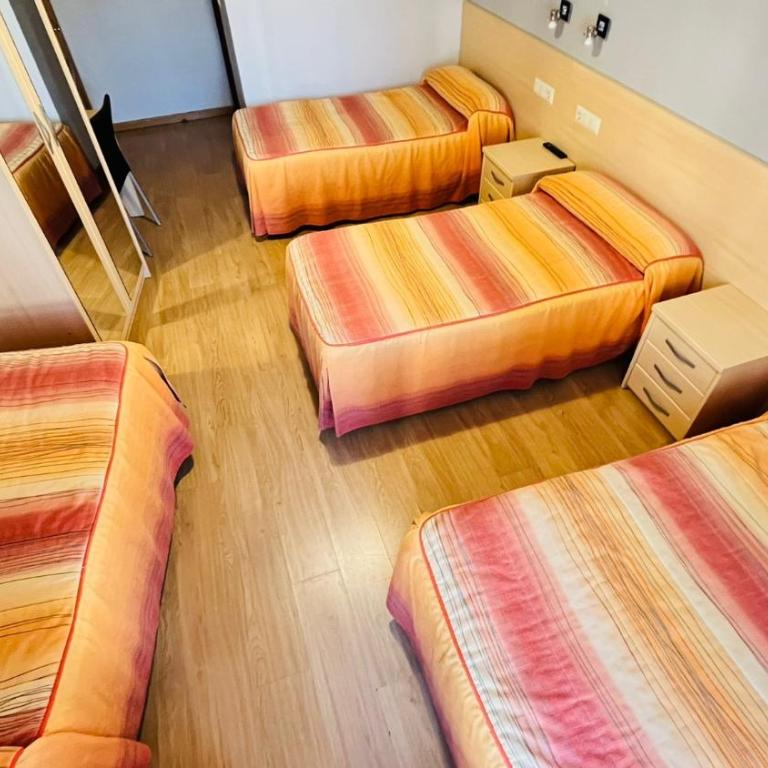 Hostal Hispanico I - Habitación cuádruple - 9