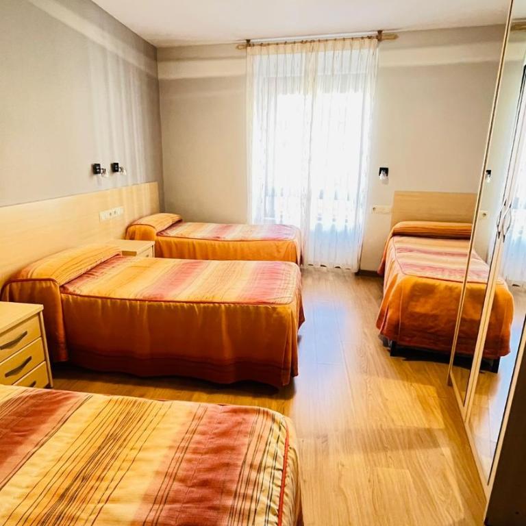 Hostal Hispanico I - Habitación cuádruple - 10