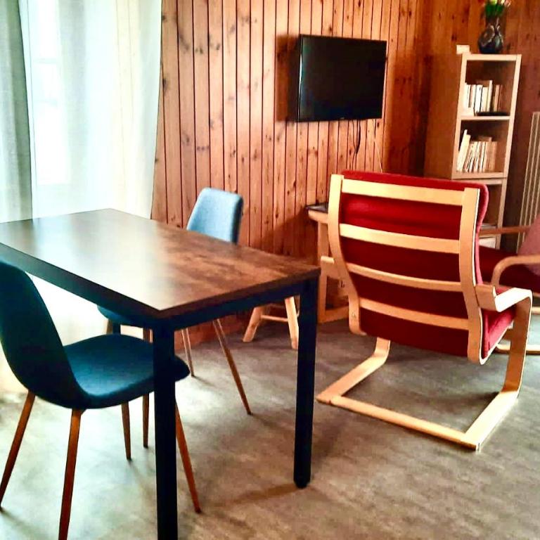 Au village d'Evolène, très joli studio calme et ensoleillé - Studio-Apartment - 11