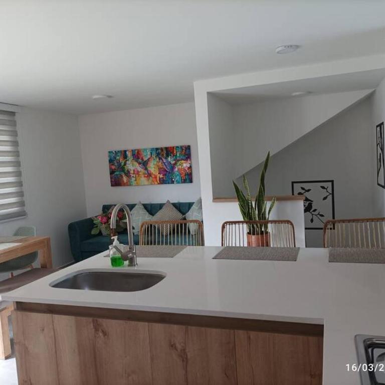 Apto Nuevo, Tranquilo,Bonito,5 min Plaza Principal - Apartamento de 3 dormitorios - 7