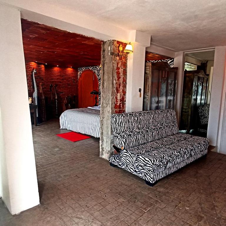 Hotel Temático Casa Puebla - Habitación con cama extragrande y vistas a la montaña - 5