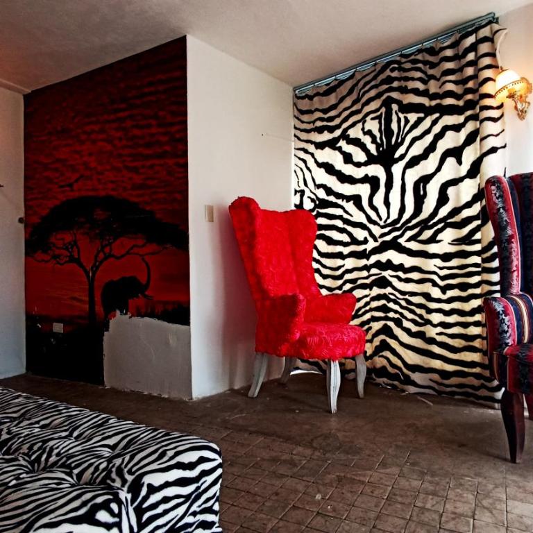 Hotel Temático Casa Puebla - Habitación con cama extragrande y vistas a la montaña - 8