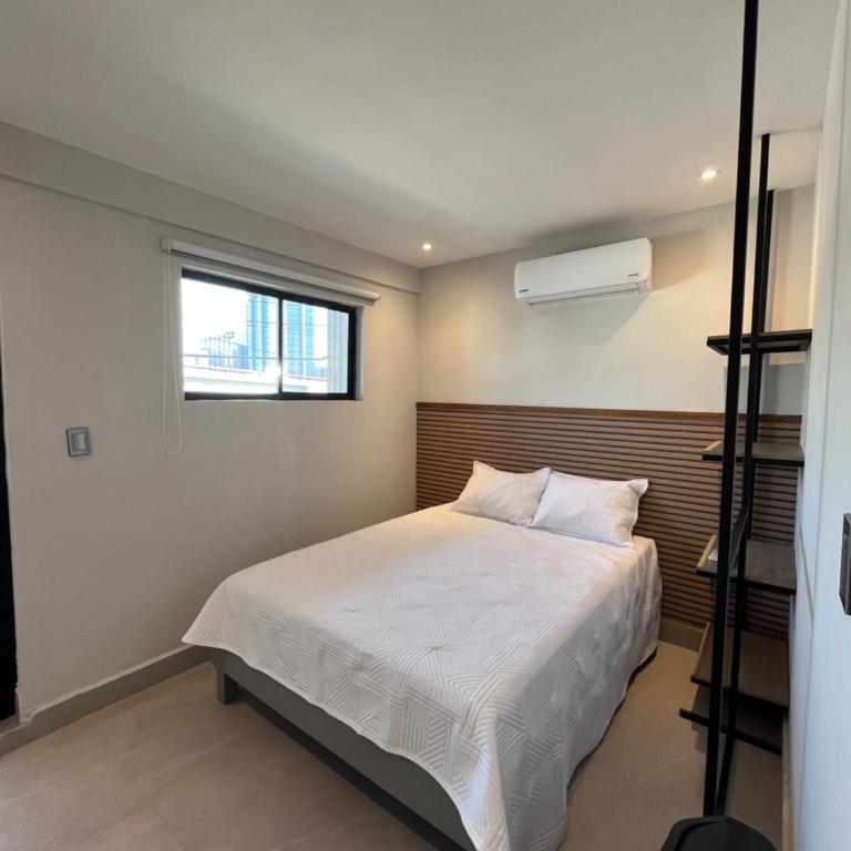 Loft 33 - Deluxe Room - 13