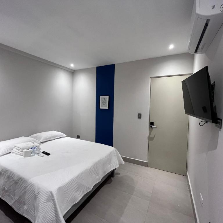 Loft 33 - Deluxe Room - 9