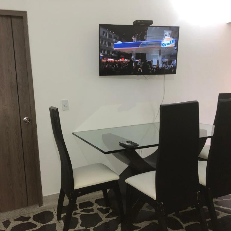 Apartamento amplio en laureles, excelente ubicación, 3 alcobas 403 - Apartment - 3