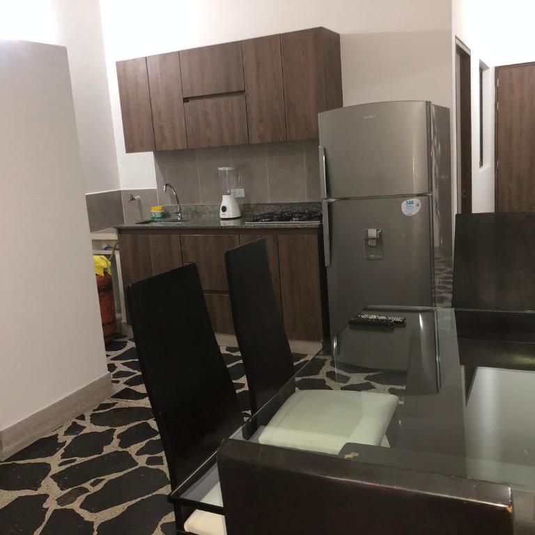 Apartamento amplio en laureles, excelente ubicación, 3 alcobas 403 - Apartment - 1