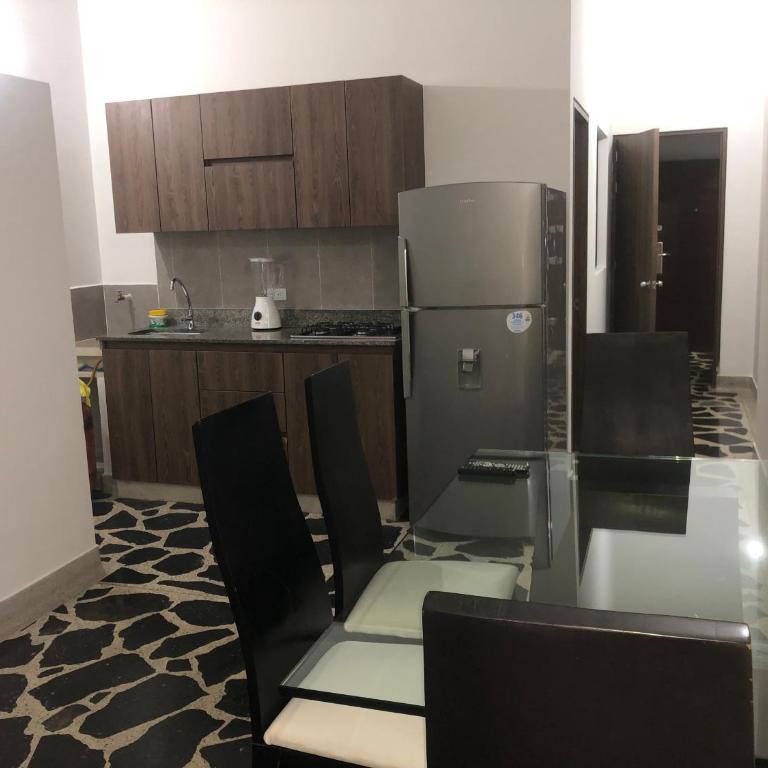 Apartamento amplio en laureles, excelente ubicación, 3 alcobas 403 - Apartment - 4