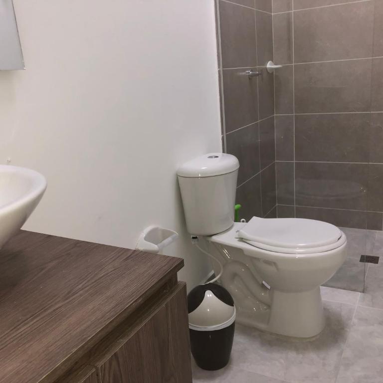 Apartamento amplio en laureles, excelente ubicación, 3 alcobas 403 - Apartment - 25