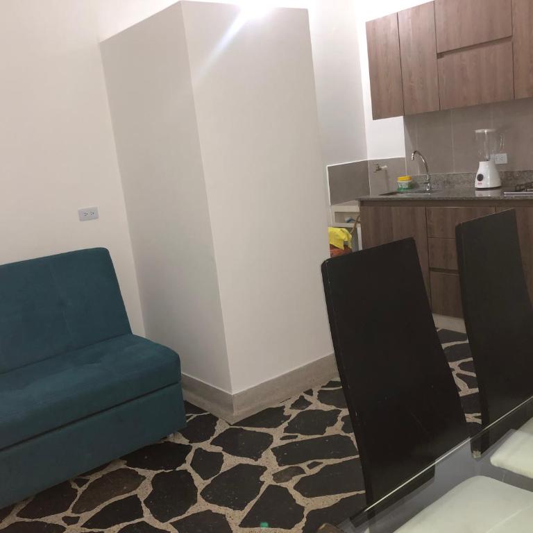 Apartamento amplio en laureles, excelente ubicación, 3 alcobas 403 - Apartment - 5