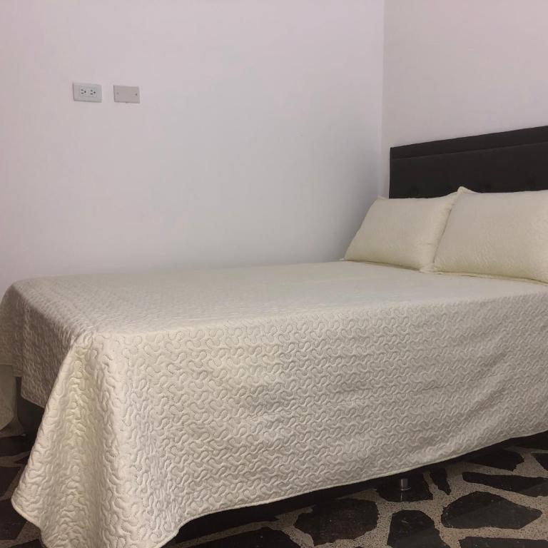 Apartamento amplio en laureles, excelente ubicación, 3 alcobas 403 - Apartment - 11