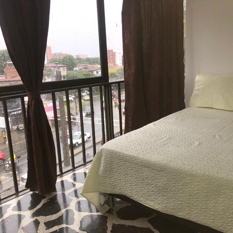 Apartamento amplio en laureles, excelente ubicación, 3 alcobas 403 - Apartment - 17