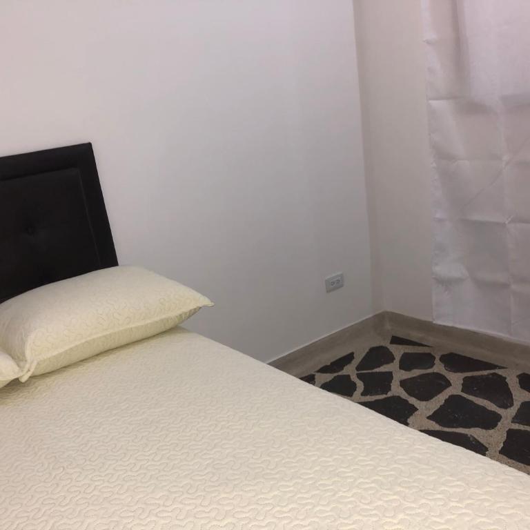 Apartamento amplio en laureles, excelente ubicación, 3 alcobas 403 - Apartment - 15
