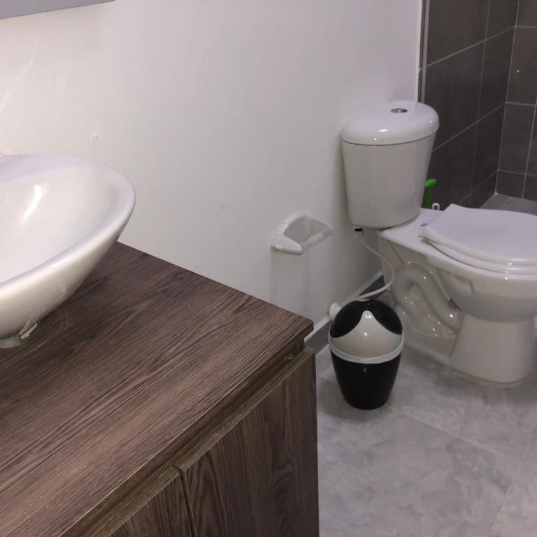 Apartamento amplio en laureles, excelente ubicación, 3 alcobas 403 - Apartment - 38