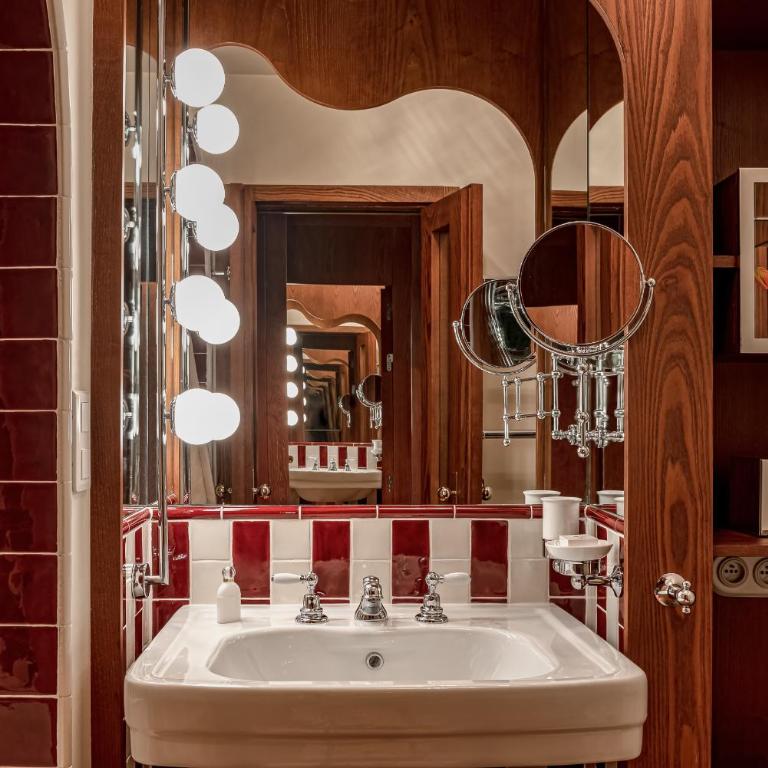 Château des Fleurs Hôtel & Spa Paris - Chambre Supérieure - 5