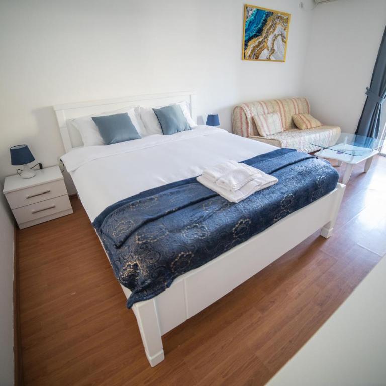 FOR-A Apartmani - Apartment with Balcony - 2