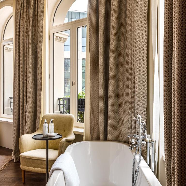 Château des Fleurs Hôtel & Spa Paris - Suite Junior Corner - 3