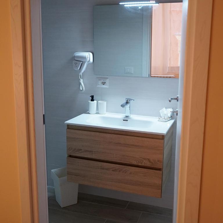 Giulia's Home - Camera Matrimoniale con Bagno Privato - 12