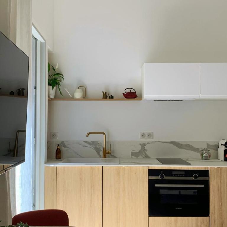 Home Chic Home - Les Suites de La Comédie - Deluxe Suite with Bath - 10
