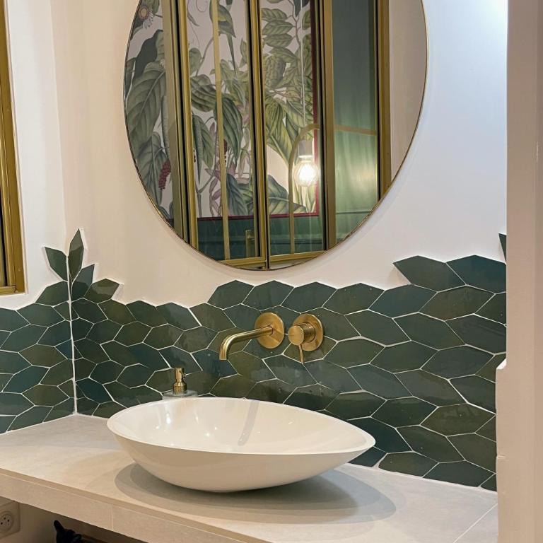 Home Chic Home - Les Suites de La Comédie - Deluxe Suite with Bath - 22