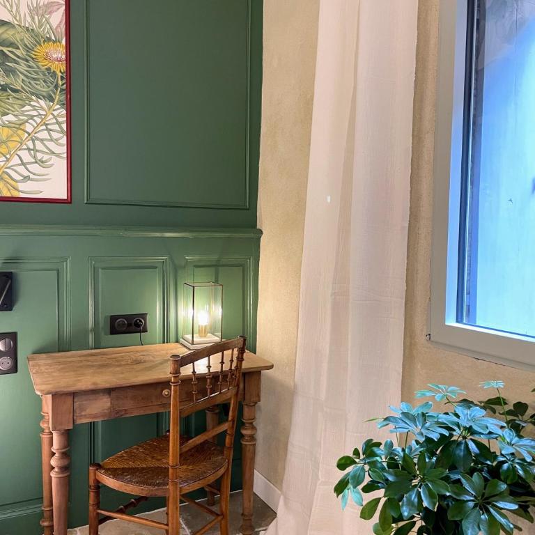 Home Chic Home - Les Suites de La Comédie - Deluxe Suite with Bath - 11